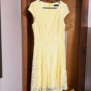 Elegant Yellow Lace Midi Dress